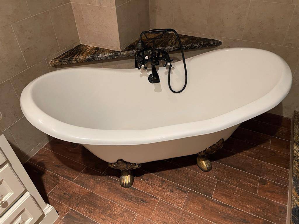 Bathtub 2nd floor