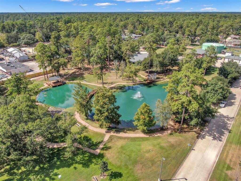For a small additional fee take advantage of all of the amenities that Northampton, a neighboring community, has to offer including two community pools, parks, trails, playground, tennis courts AND fitness center!