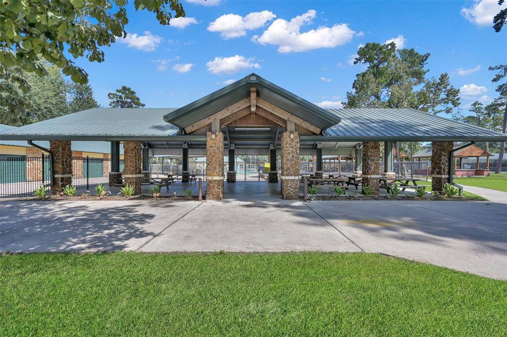 For a small additional fee take advantage of all of the amenities that Northampton, a neighboring community, has to offer including two community pools, parks, trails, playground, tennis courts AND fitness center!