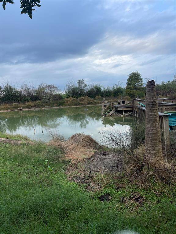 Large pond with fountains (may need work)