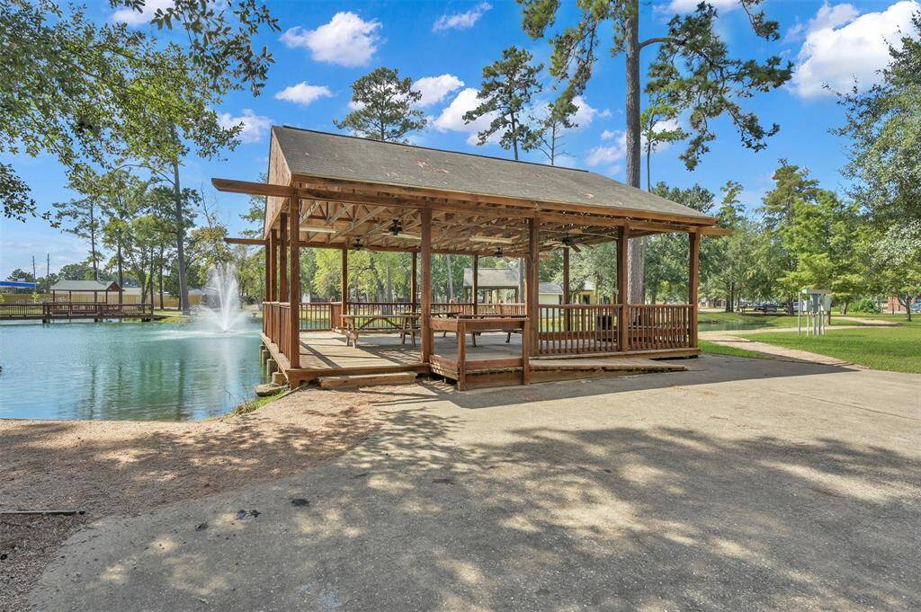 For a small additional fee take advantage of all of the amenities that Northampton, a neighboring community, has to offer including two community pools, parks, trails, playground, tennis courts AND fitness center!