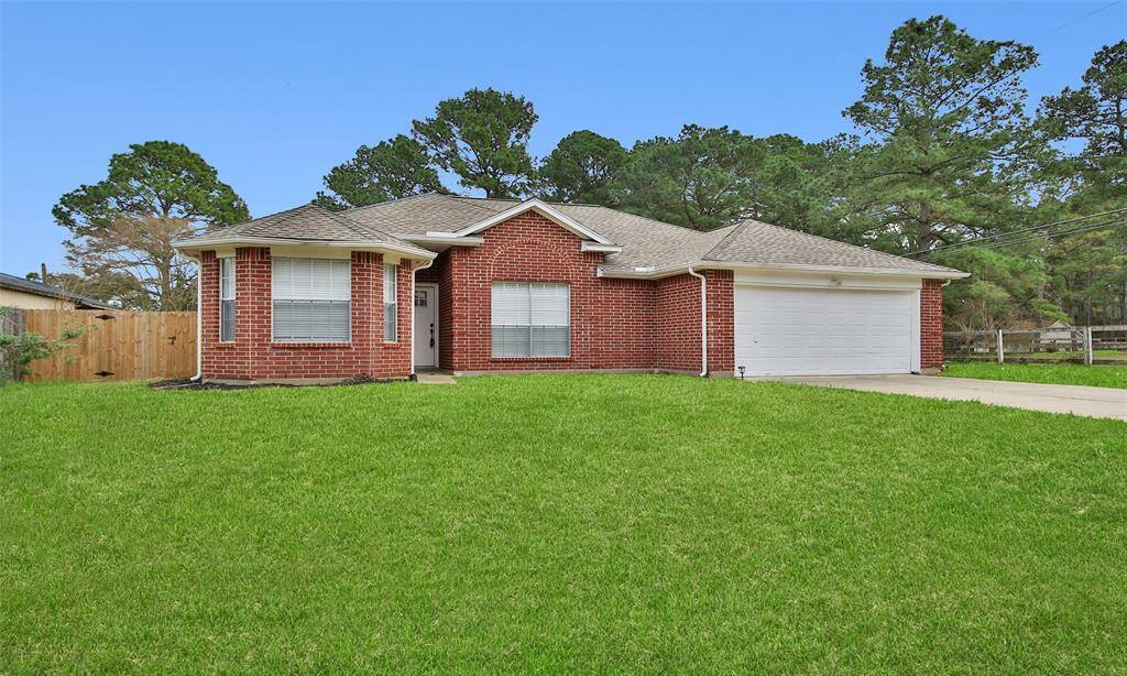 Another view of this fabulous home. (Green grass on all the photos has been photo shop)