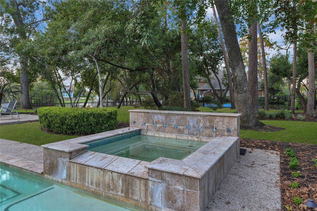 Don't overlook the beauOfully maintained green space on this expansive 1+ acre lot, which is ideal for a variety of outdoor acOviOes.
