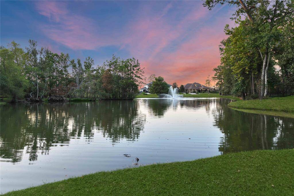 The spacious yard is perfect for tailgate games or pracOcing your throws, with plenty of room for pets and children to play safely within a fenced area.