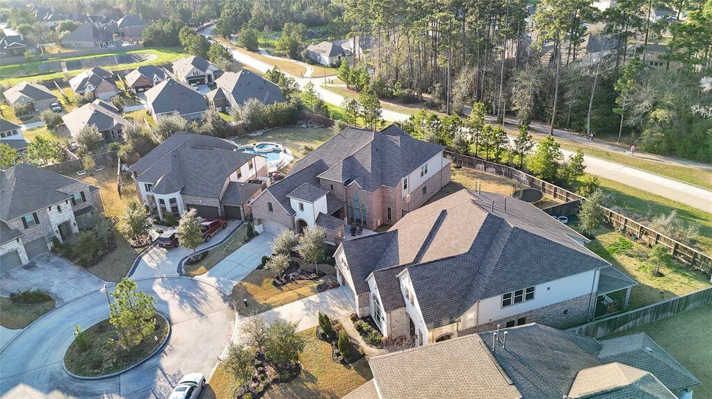 This home has the added benefit of a cul-de-sac which often has limited traffic traveling to the area.