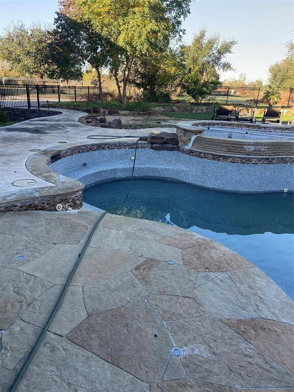 Pool has inground self cleaning jets and fountains