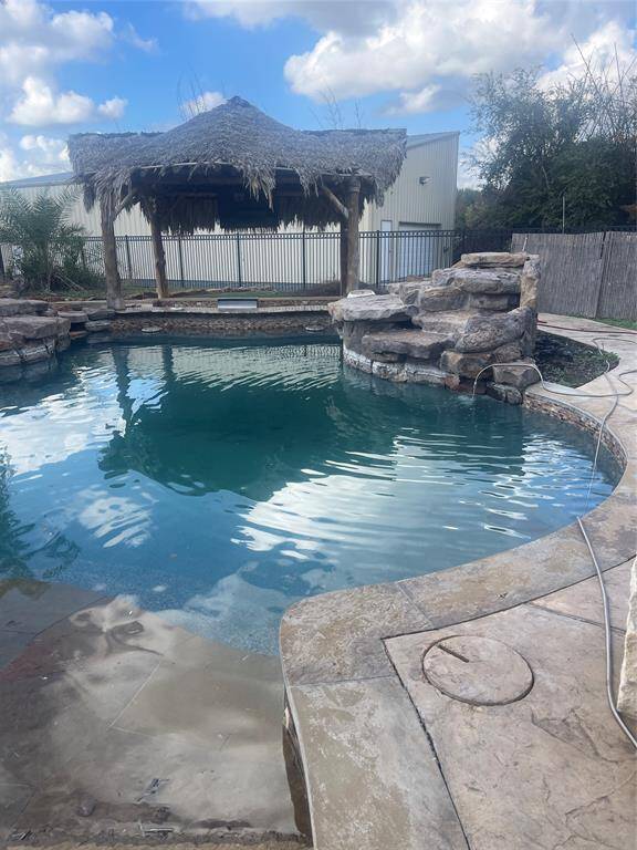 Swim up bar and seating