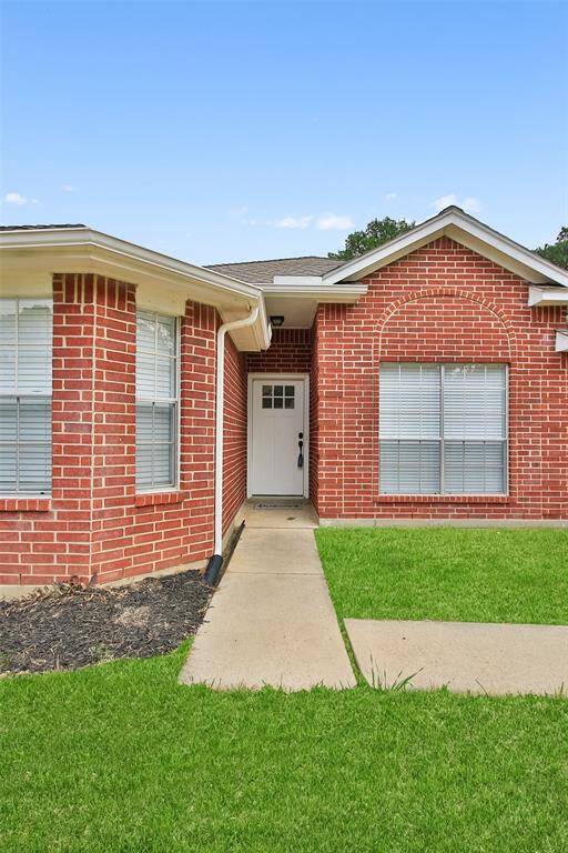 Charming red-brick exterior with a welcoming walkway, and large windows for natural light. Ideal for a cozy home setting.(Green grass on all the photos has been photo shop)
