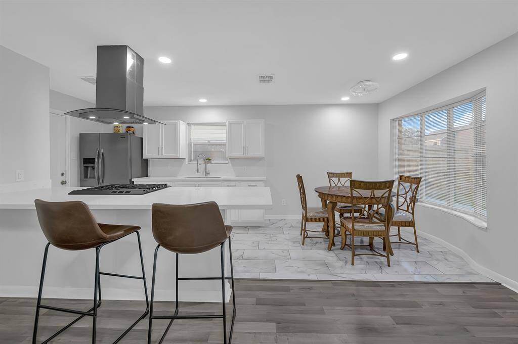 Another angle of breakfast area & Kitchen