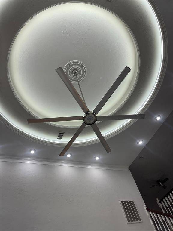 Living room ceiling and fan