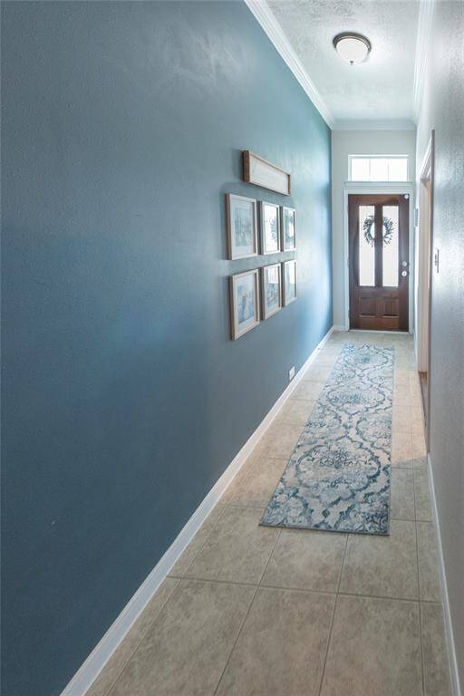 Welcoming front hall, perfect to display your family photos or art work!