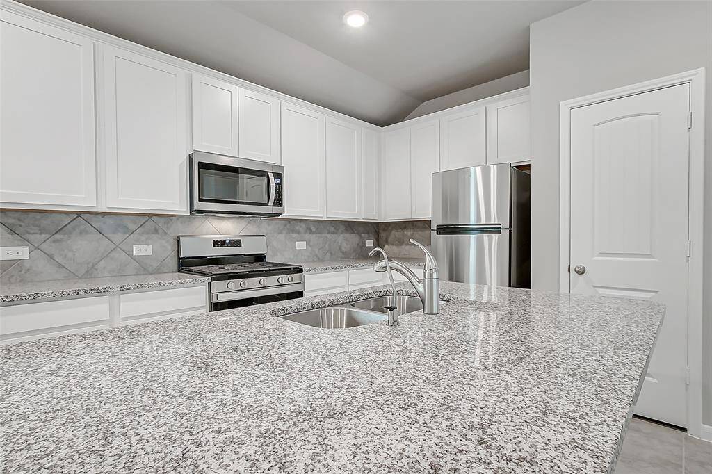 You will totally enjoy whipping up some delicious meals for the family in this beautiful kitchen.