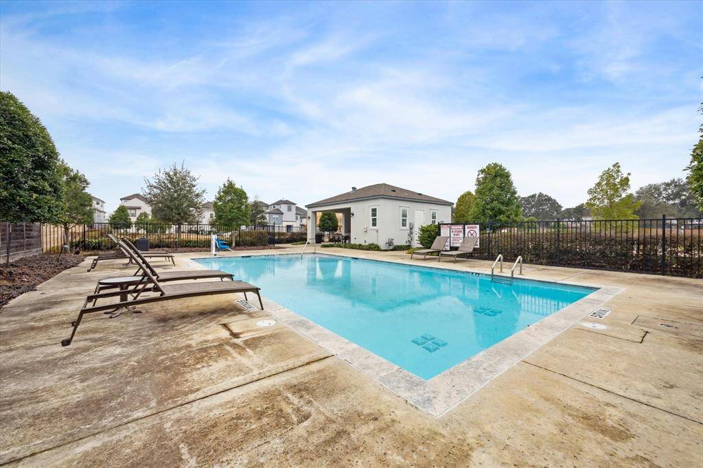 At Royal Oaks Landing, both residents and their guests have access to a swimming pool. This facility provides a refreshing way to relax and enjoy leisure time. Whether you're looking to swim some laps for exercise or simply lounge by the water, the pool area offers a welcoming environment for everyone. It's a great spot to socialize, soak up the sun, or just unwind after a long day.