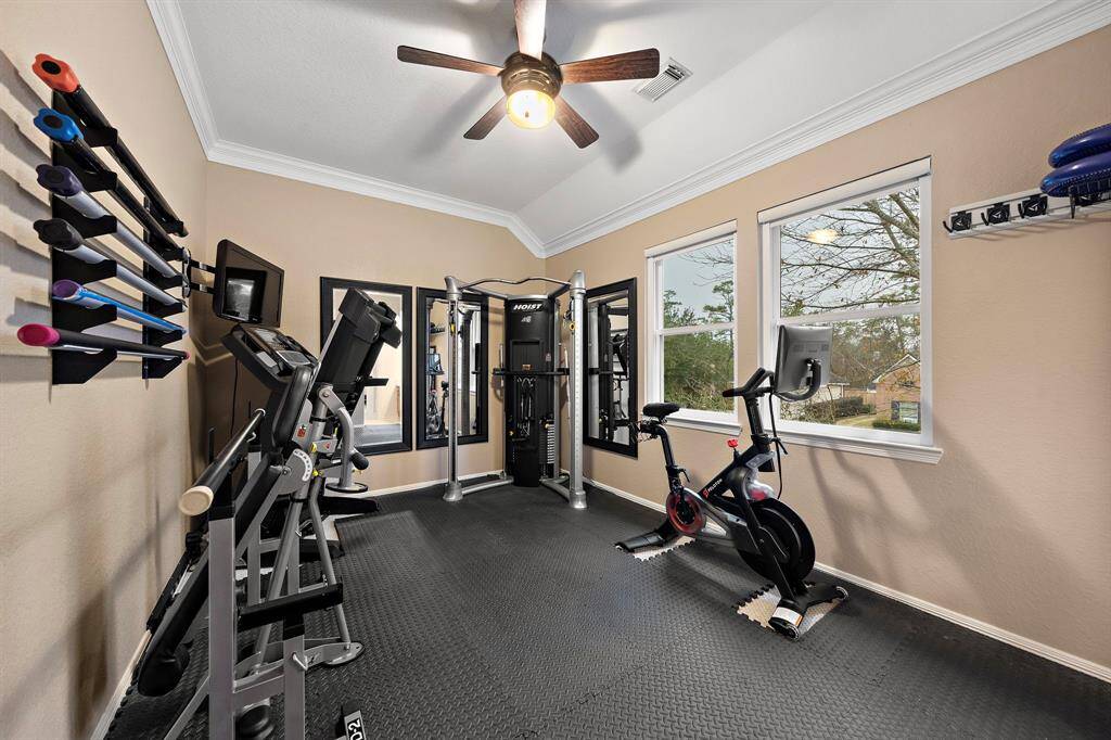Versatile and filled with natural light, this flexible space offers endless possibilities for a home gym, office, or creative studio.
