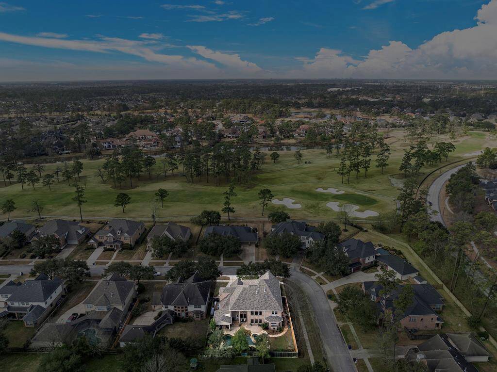 Highlighted against the scenic backdrop, this residence enjoys a prime corner lot with proximity to the golf course, walking trails, and beautifully landscaped surroundings. A perfect blend of privacy and community charm.