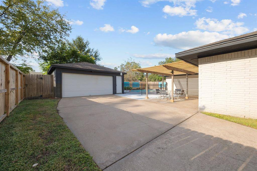 Open area between the house and detached garage for more parking space and allows more room for entertaining.