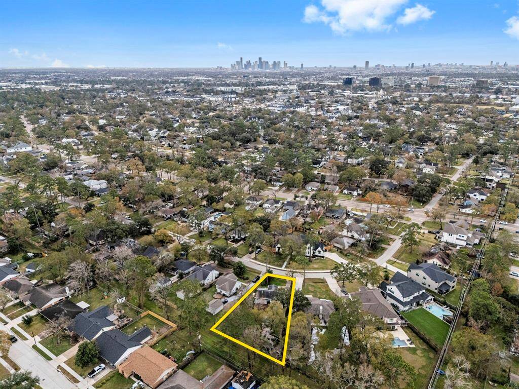 Close to everything that The Heights and Houston have to offer!