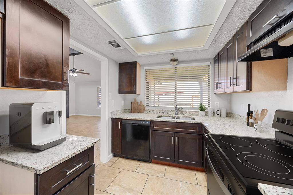 Cozy kitchen (virtually staged)
