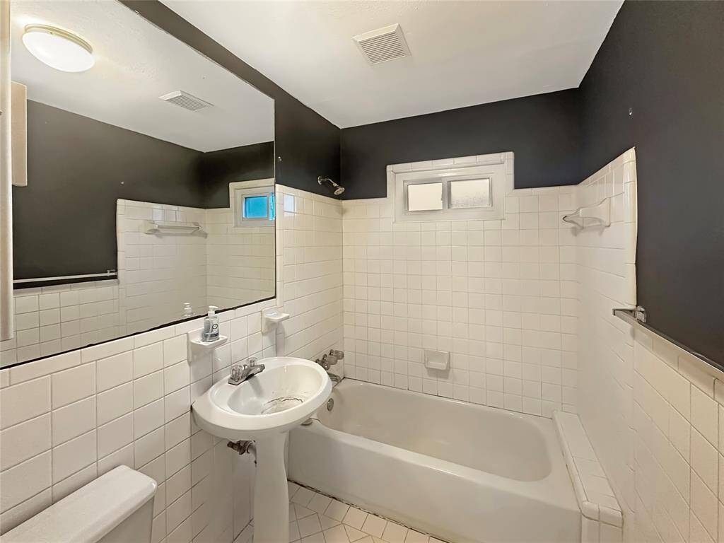 Unit 2 bathroom