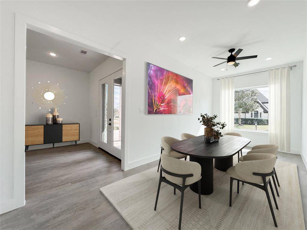 Separate dining room (Virtual Staging)