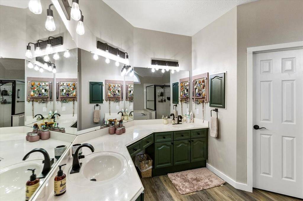 En suite full bath