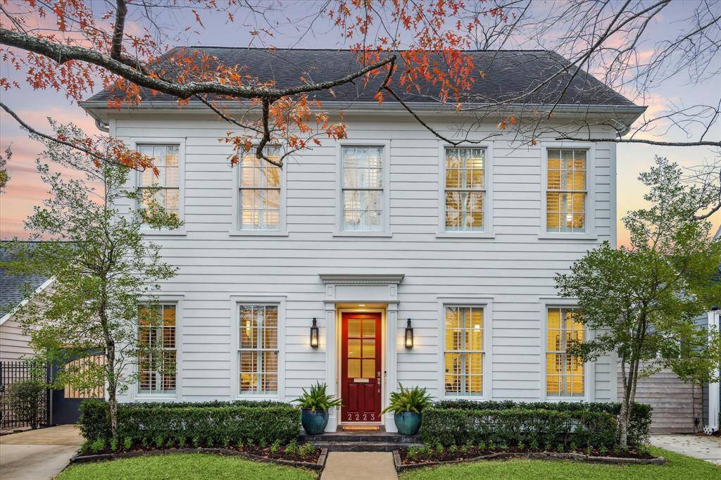 Welcome to 2333 North Boulevard, located in the heart of Houston's prestigious Boulevard Oaks neighborhood.
