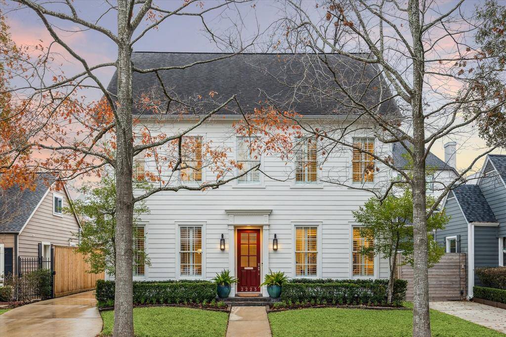 Stunning curb appeal. Framed by two mature trees and situated mid block on a tree lined street, the home could have been plucked from New England.