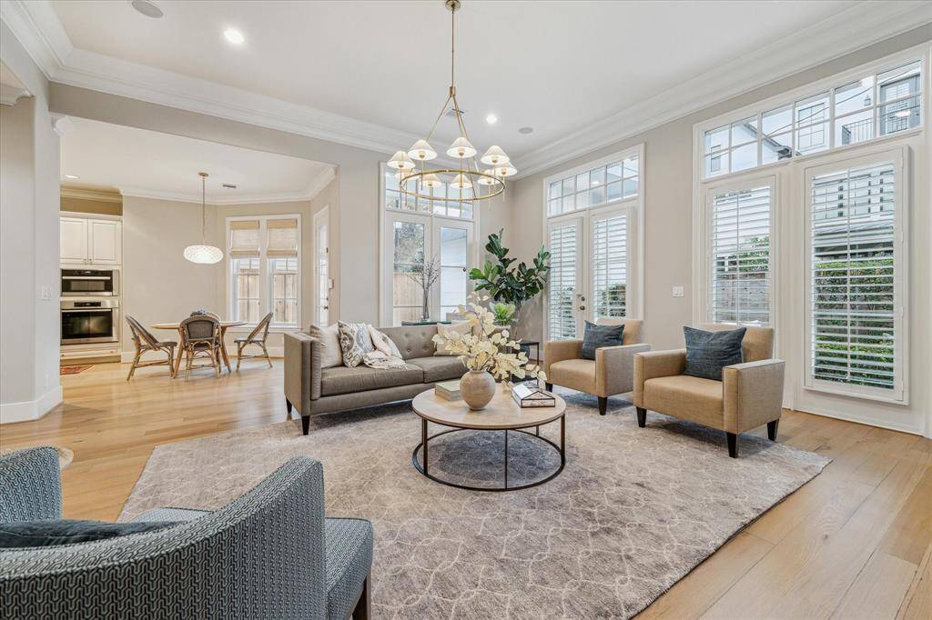 Another view of the living area showing how it connects to the breakfast area and kitchen.