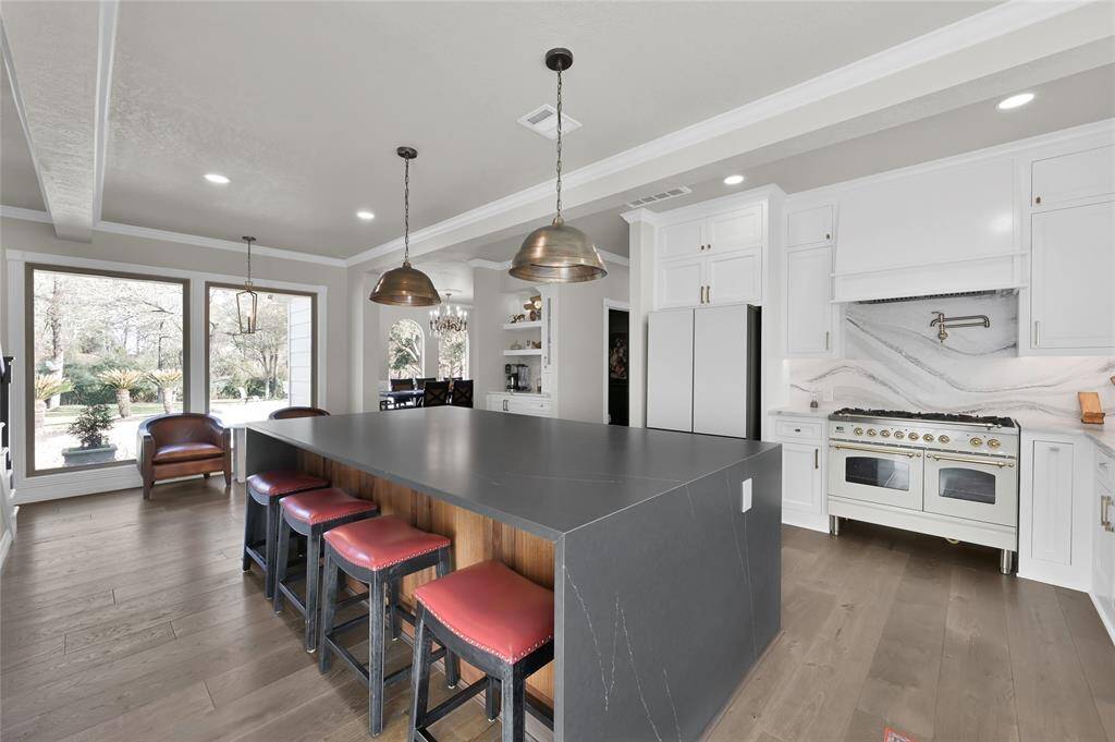 Entertaining is easy with this much space and the made in Italy gas range. Every detail was well thought out and built to perfection in this kitchen.