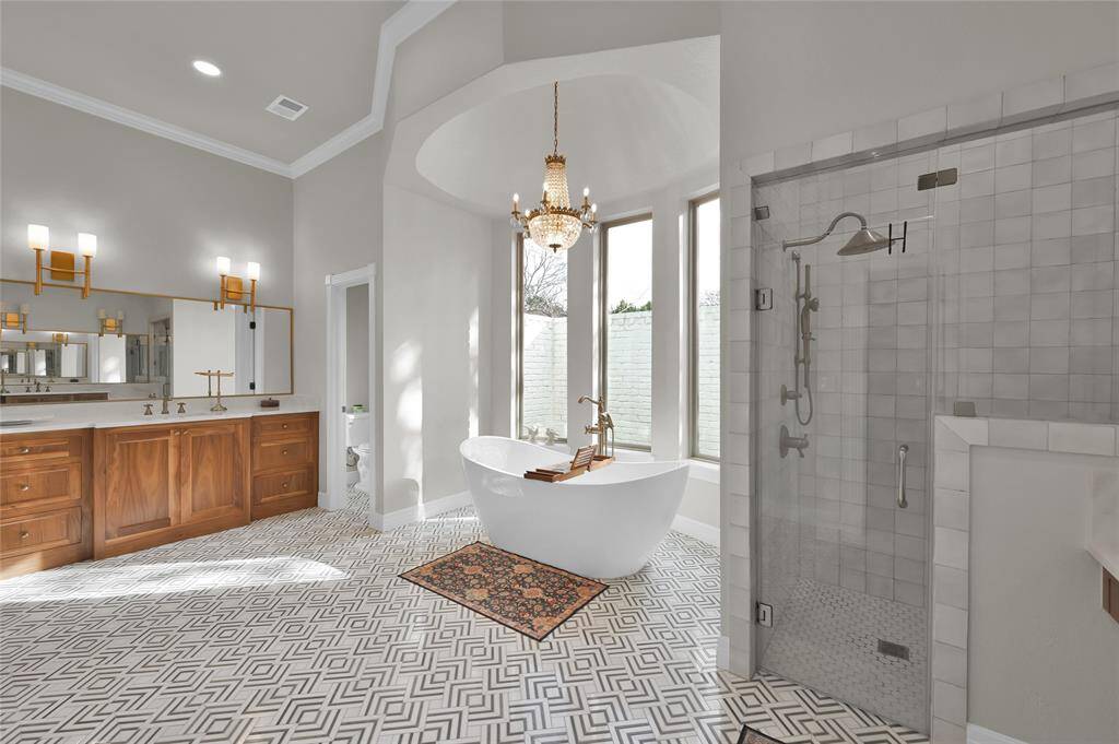 Another view of the estate style primary bathroom.