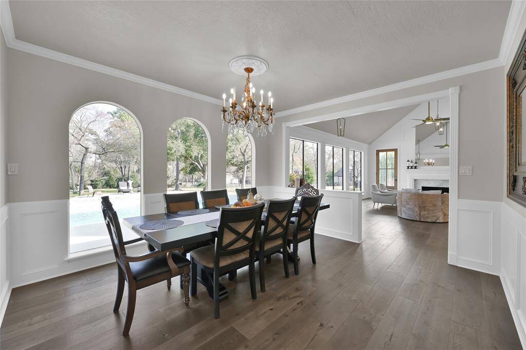 This stunning dining room is perfect for your next family meal. With stunning views, flawless paint, and convenient location, this room provides both form and function.
