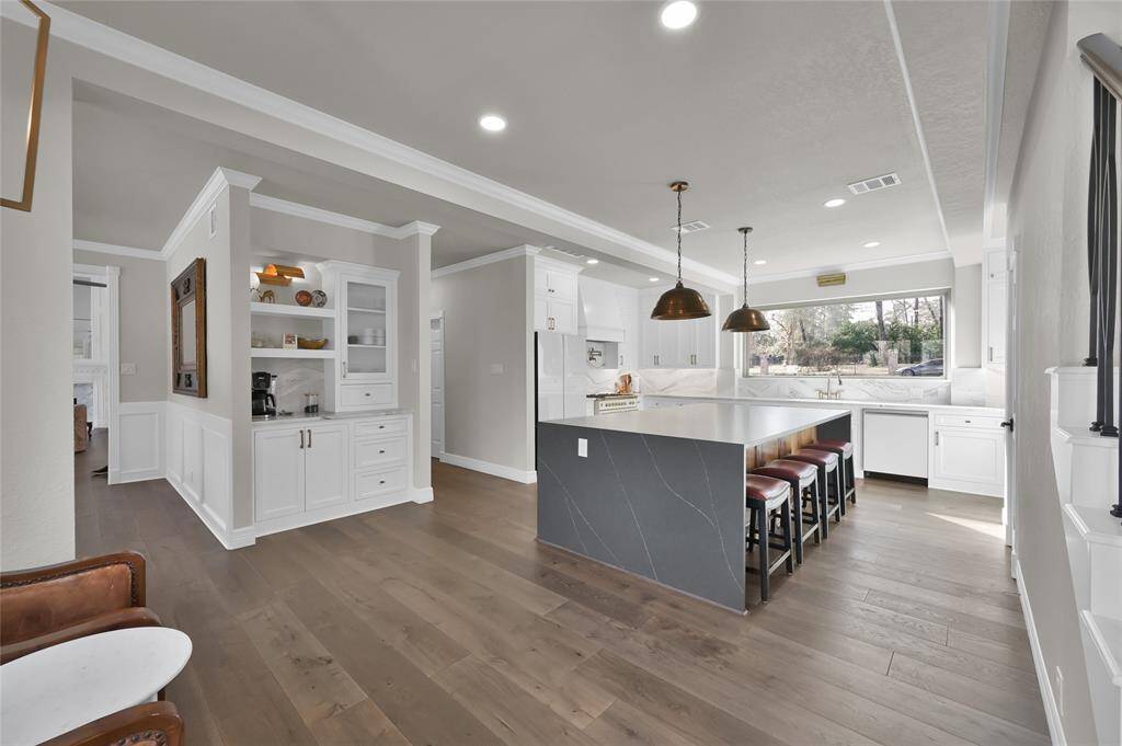 This kitchen really is a dream kitchen. With tons of storage and its wide-open concept this room is ideal for entertaining.