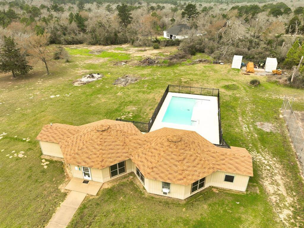 Enjoy access to the community club house and swimming pool.