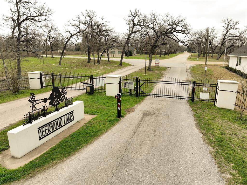 Come take a look at your spot in the country in the serene private community of Deerwood Lakes.