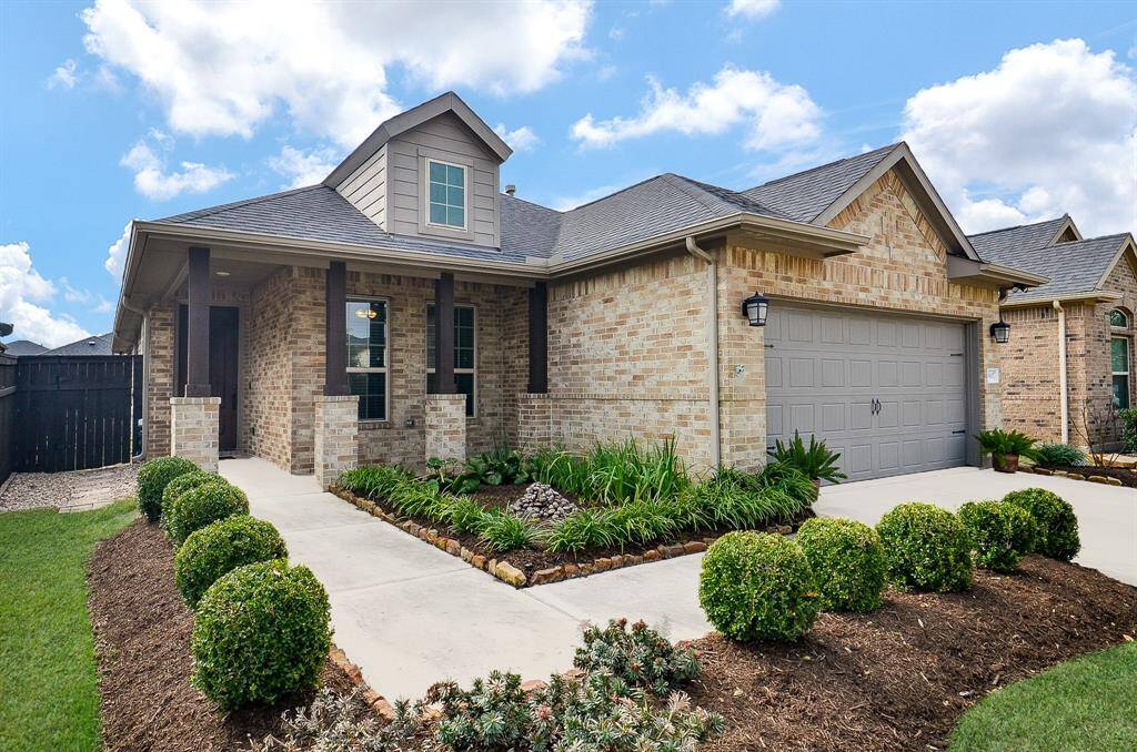 From its beautiful design details to its prime location in Bonterra at Cross Creek Ranch, this property is more than a home—it’s a haven. Call today to schedule a private showing!