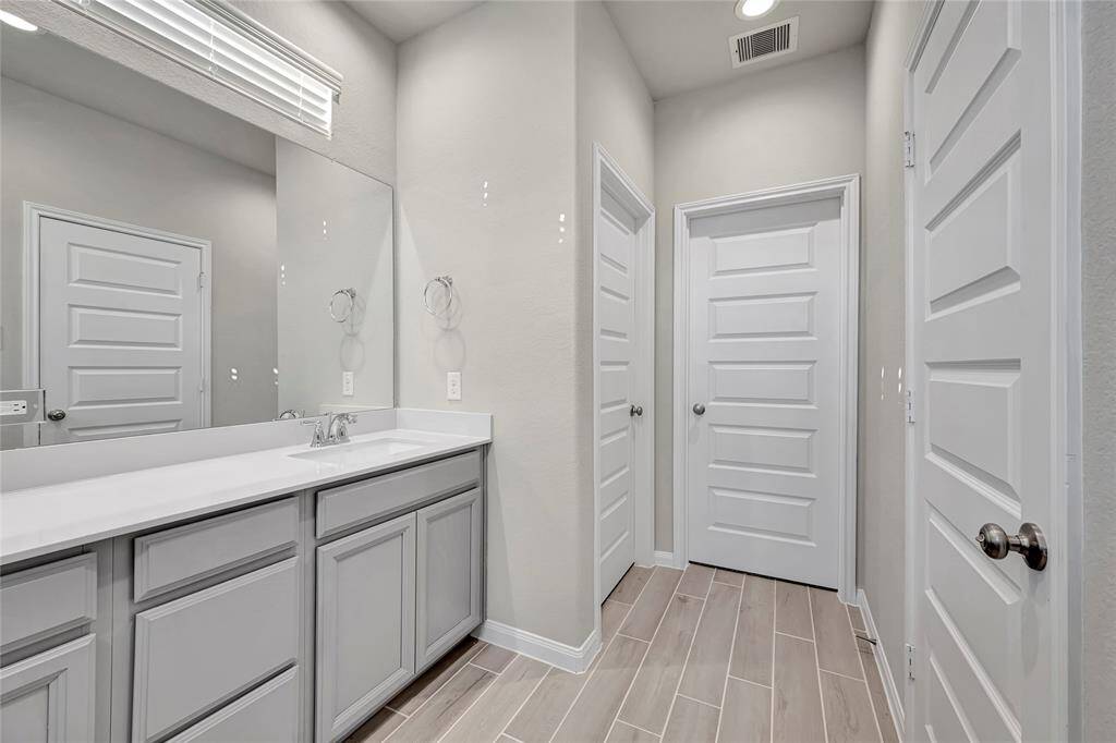 Photo is not of the actual home but is an inspirational photo of builder’s model home and may depict options, furnishings, and/or decorator features that are not included.