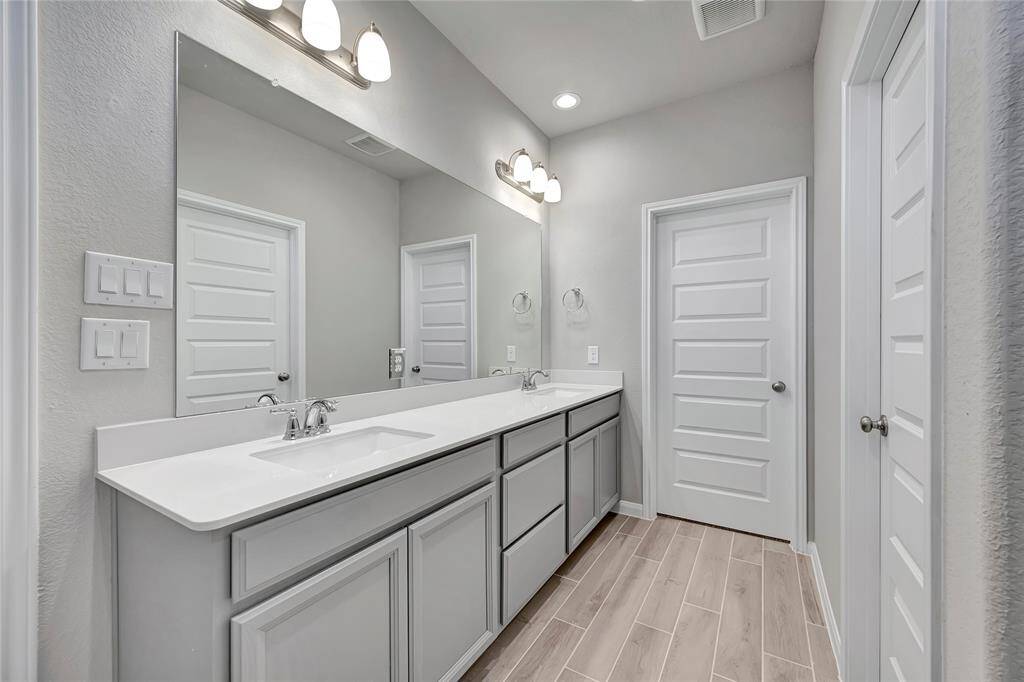 Photo is not of the actual home but is an inspirational photo of builder’s model home and may depict options, furnishings, and/or decorator features that are not included.