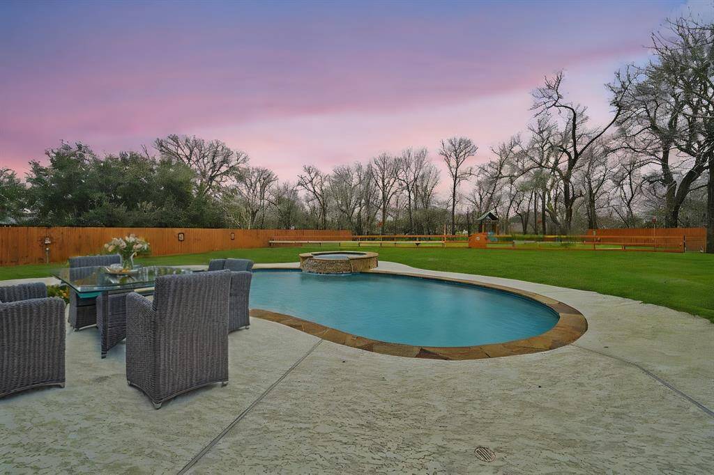 Don’t miss the opportunity to experience the exceptional lifestyle at 32603 Westminster Drive in Weston Lakes community. With golf course, exclusive Country Club access, and a serene gated setting.