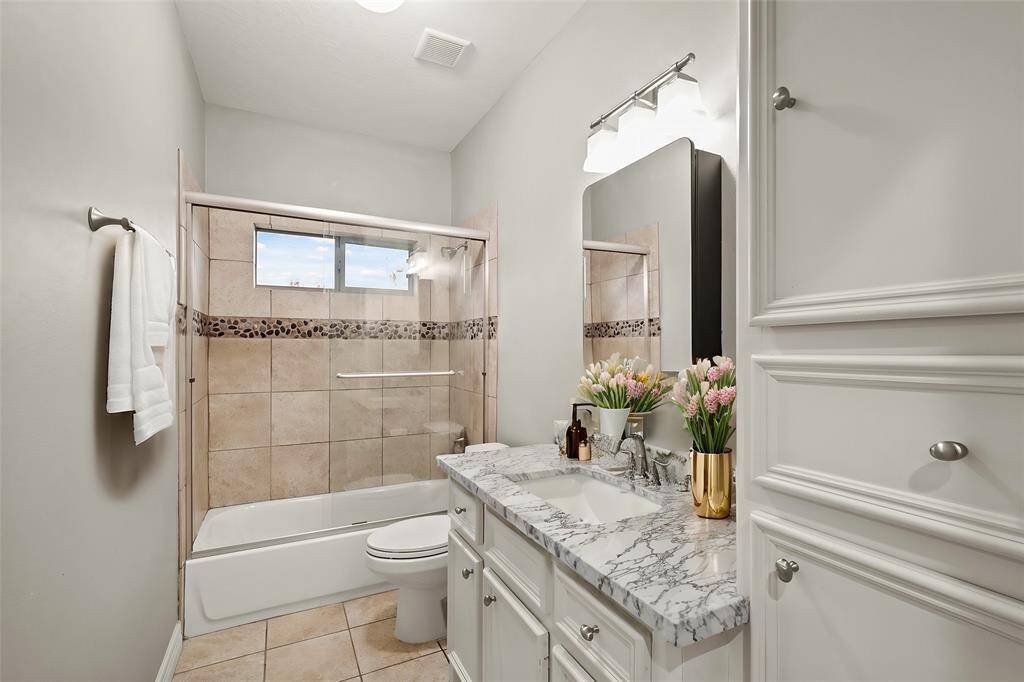 Third generously sized secondary bedrooms with walk-in closet.