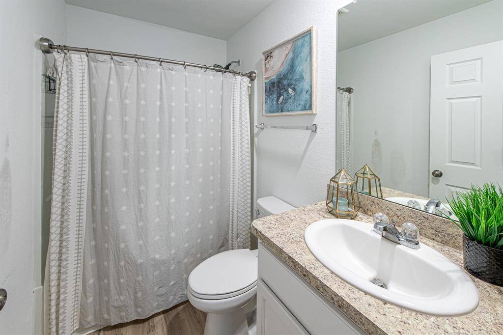 The main bathroom.