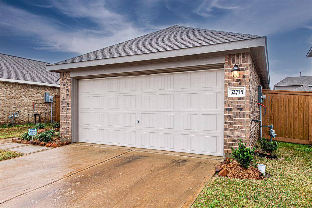 Three-sided brick with hardi-plank in the back. Built in 2021 but feels like new!