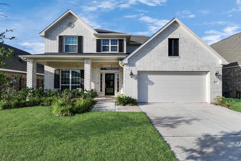 Welcome to 32747 Turning Springs Dr in the Vanbrooke Master Planned community in Brookshire, TX. Vanbrooke has a prime location on FM359 situated with easy access to the Westpark Tollway and I-10. Vanbrooke has close proximity to both Fulshear, Katy, and Richmond allowing you to enjoy plenty of dining and entertainment options easily, but still live in a community offers small town charm.