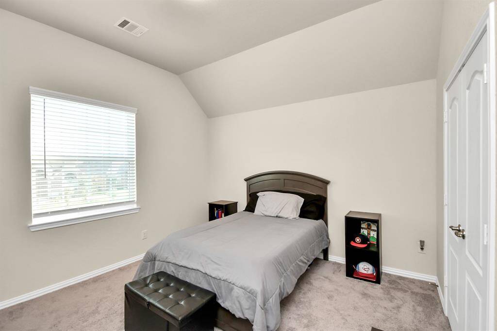This home features good sized secondary bedrooms.