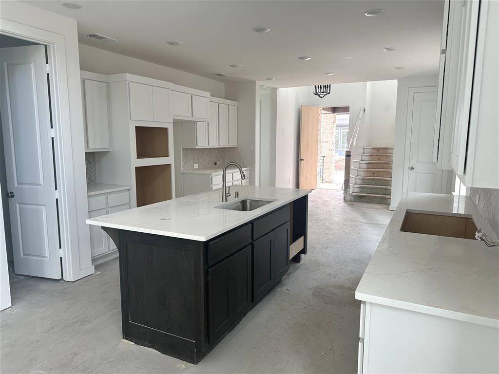 From luxurious details to abundant storage, this kitchen is designed for both beauty and functionality