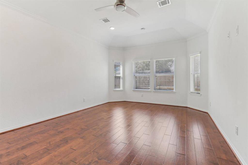 2nd bed room on down stairs