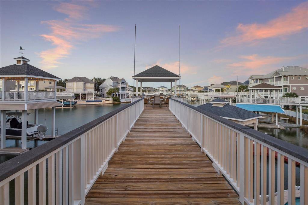 Dinner al fresco over the water with cooling breezes of the Gulf