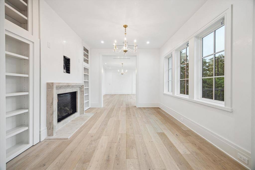 Primary sitting room with gaslog fireplace