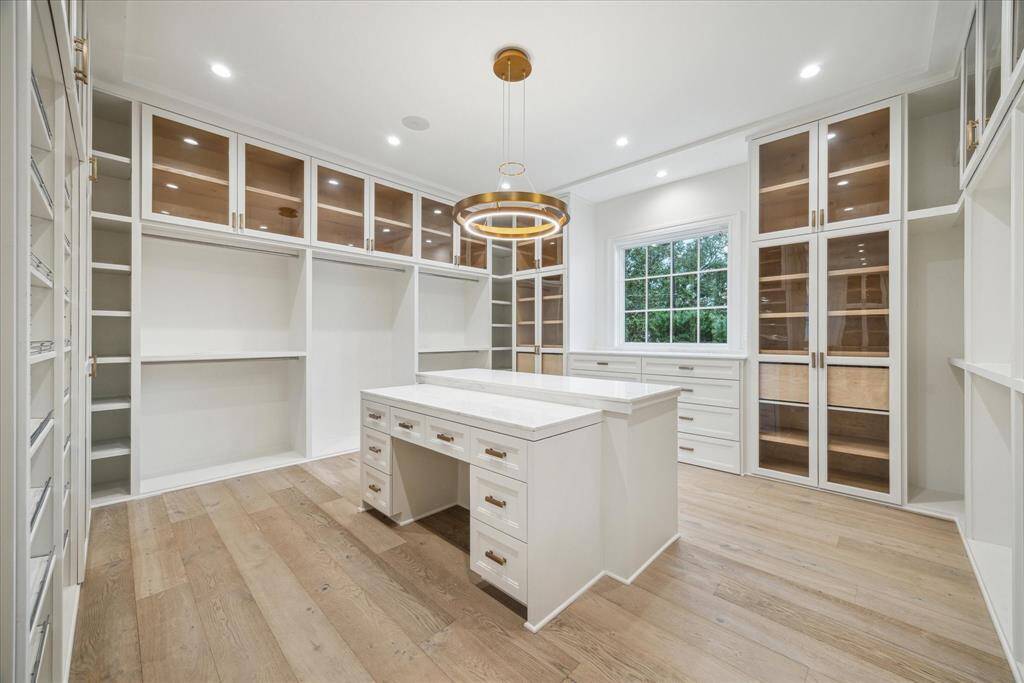 One closet with vanity space