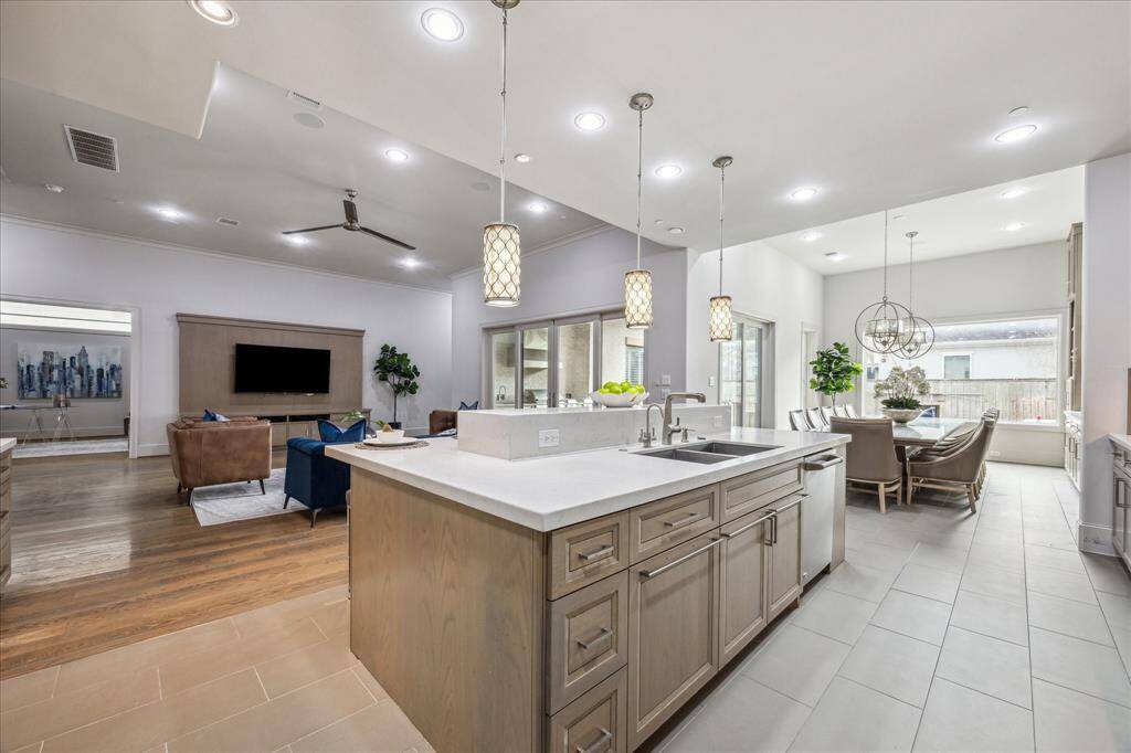 The open layout allows for effortless flow between spaces, perfect for both casual family meals and large gatherings.