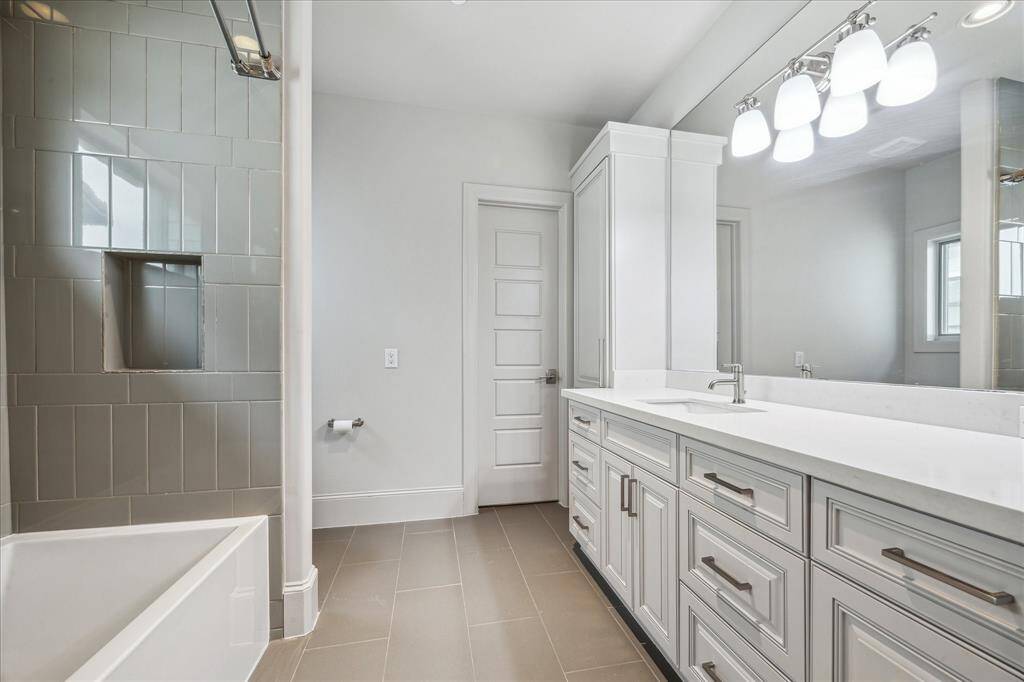 SECONDARY BATHROOM#1